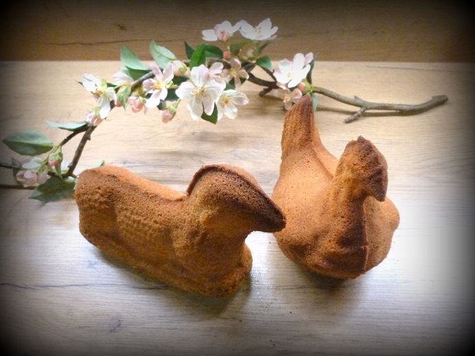 Osterlamm und -henne