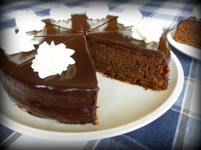 Sachertorte mit Mandeln